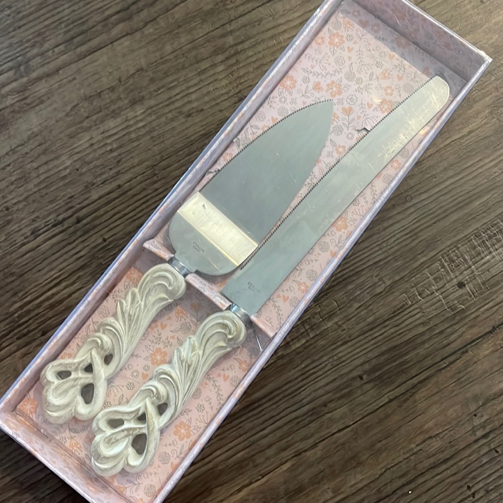 Cake cutting set